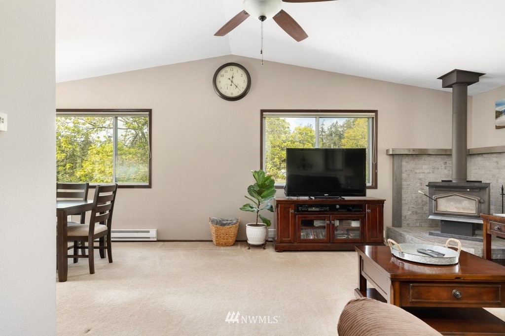 632 Basil Road Oak Harbor, WA 98277 - Photo 10 of 39