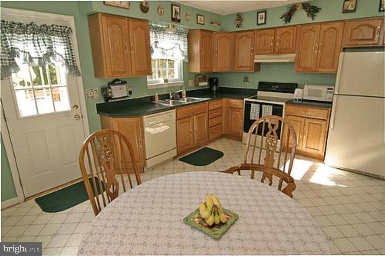 803 Uniontown Road Westminster, MD 21158 - Photo 11 of 16 Kitchen