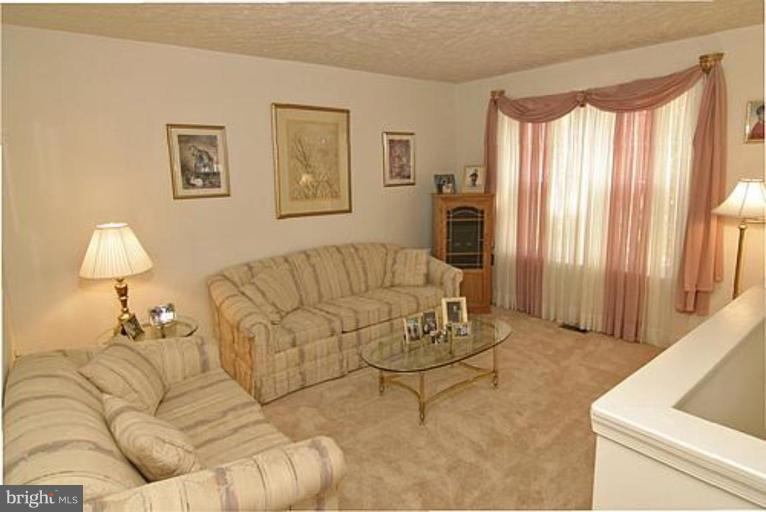 803 Uniontown Road Westminster, MD 21158 - Photo 12 of 16 Living Room