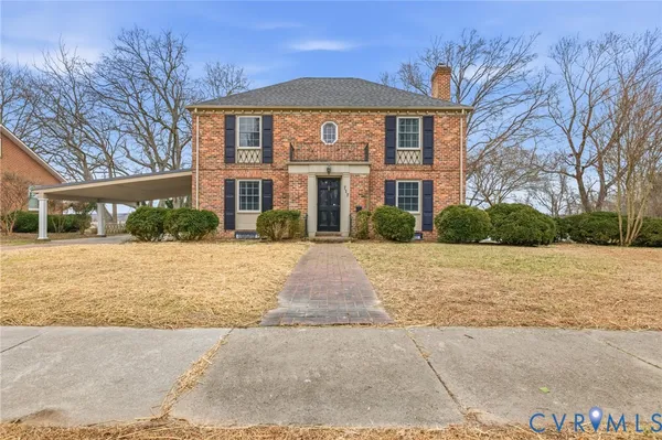 a front view of house with yard