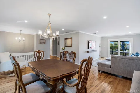 $1,199,999 | 159 Driftwood Drive, West Islip, NY 11795