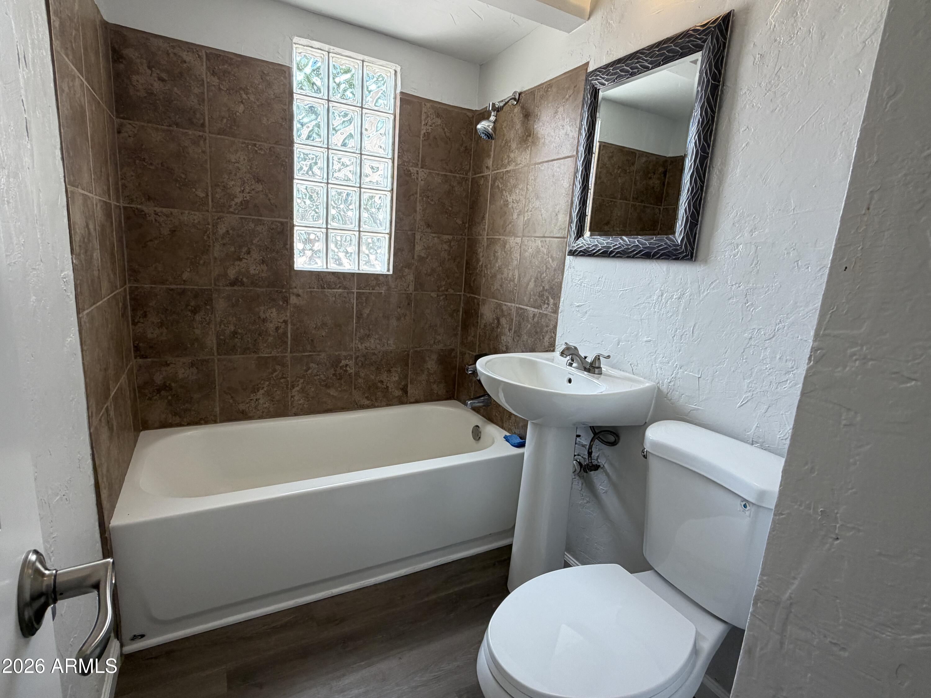 2221 East Osborn Road Phoenix, AZ 85016 - Photo 8 of 17 Bathroom