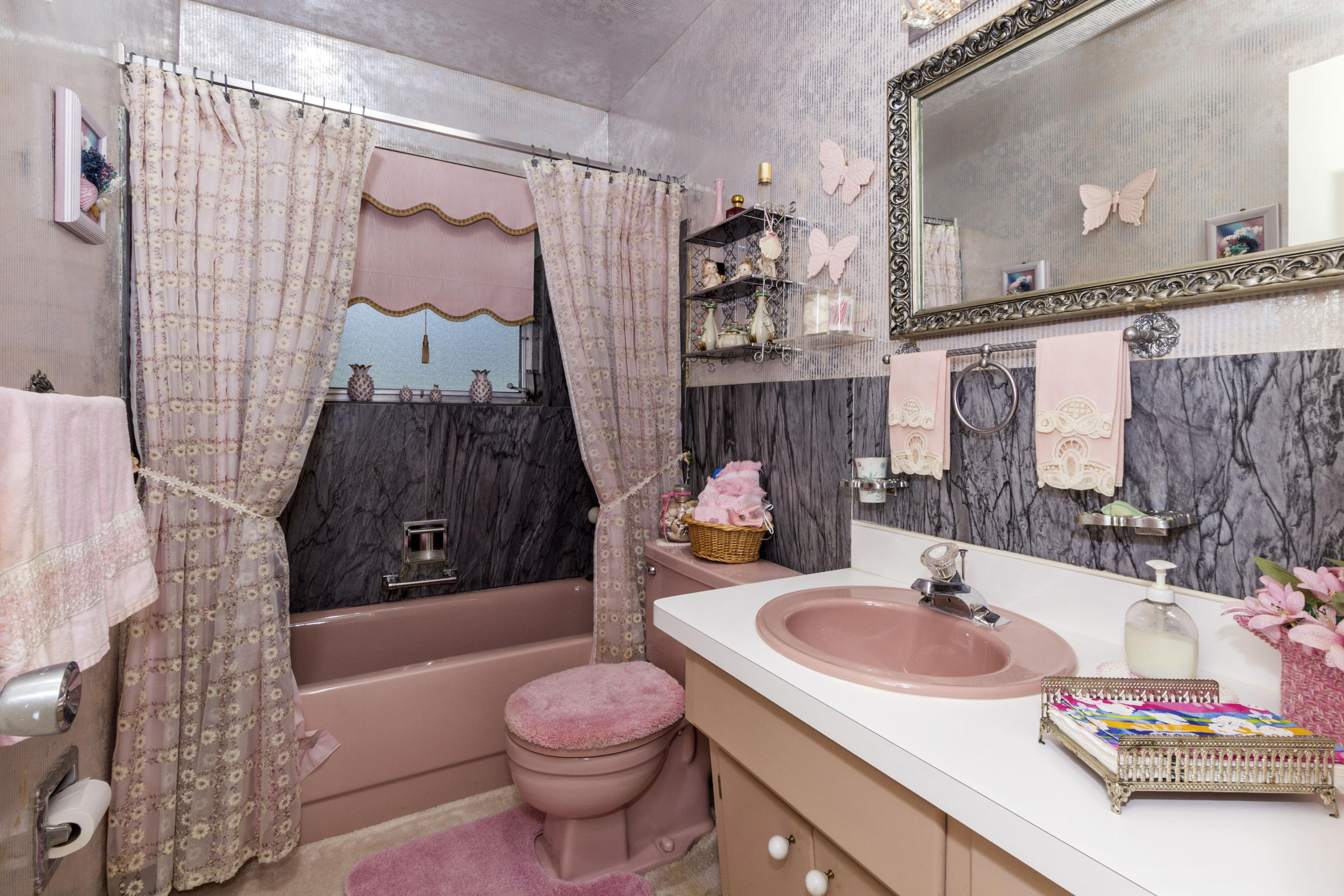 616 Southwest 2nd Street Boca Raton, FL 33486 - Photo 12 of 13 2nd bathroom