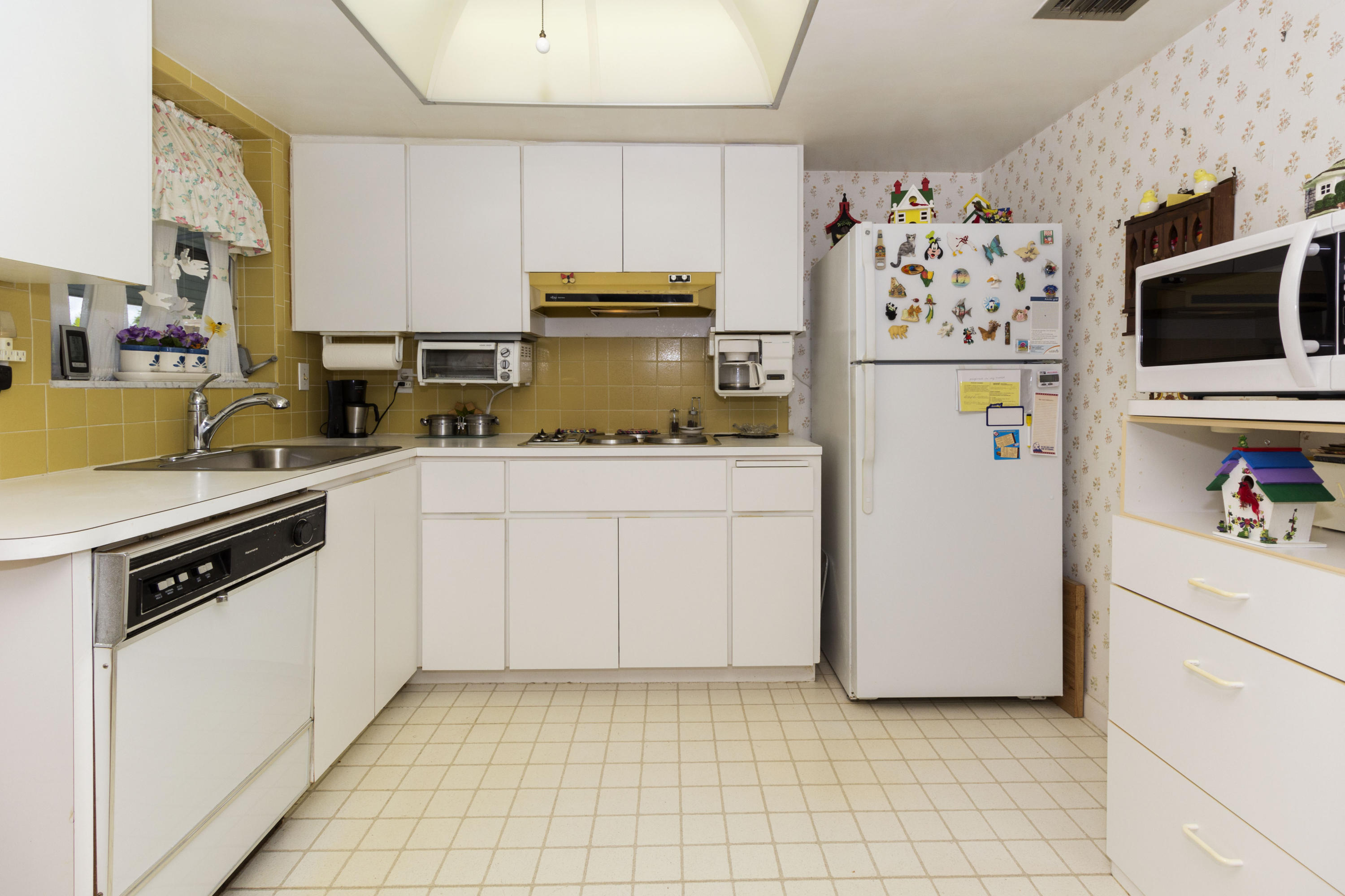 616 Southwest 2nd Street Boca Raton, FL 33486 - Photo 8 of 13 Kitchen