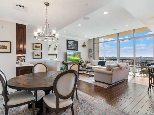 $5,200 | 4242 Broadway, Unit 802, San Antonio, TX 78209