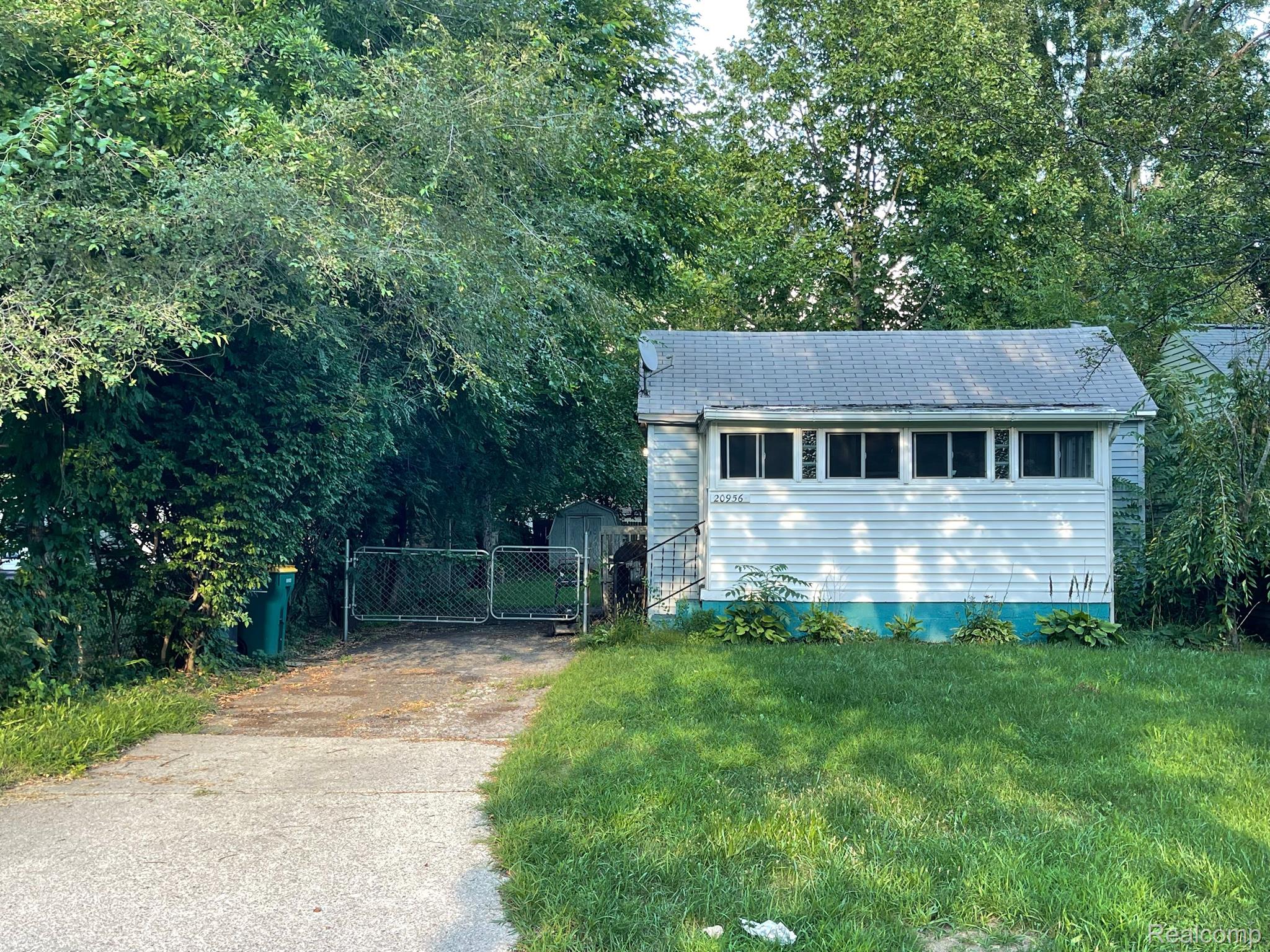 20956 Rensselaer Street Farmington, MI 48336 - Photo 1 of 10