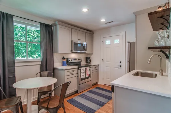 $1,850 | 1005 13th Avenue South, Unit H, Nashville, TN 37212