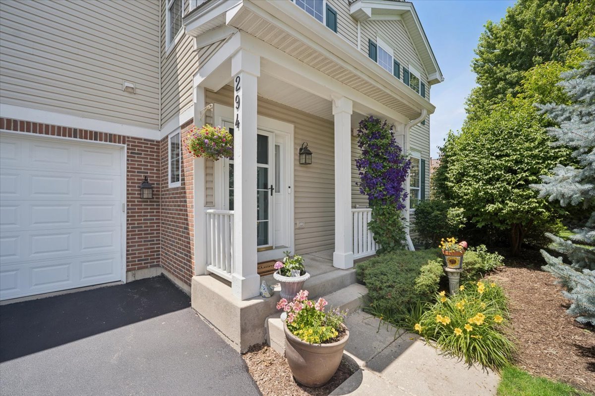294 Larsdotter Lane Geneva, IL 60134 - Photo 2 of 28