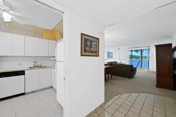 $1,800 | 3051 North Course Drive, Unit 211, Pompano Beach, FL 33069