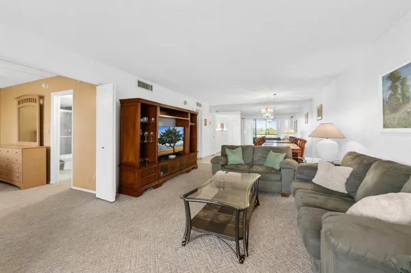 $1,800 | 3051 North Course Drive, Unit 211, Pompano Beach, FL 33069