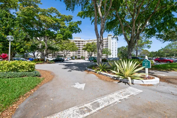 $1,800 | 3051 North Course Drive, Unit 211, Pompano Beach, FL 33069