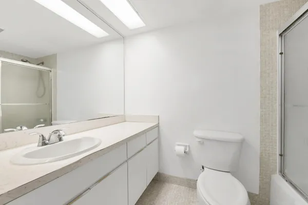 $1,800 | 3051 North Course Drive, Unit 211, Pompano Beach, FL 33069