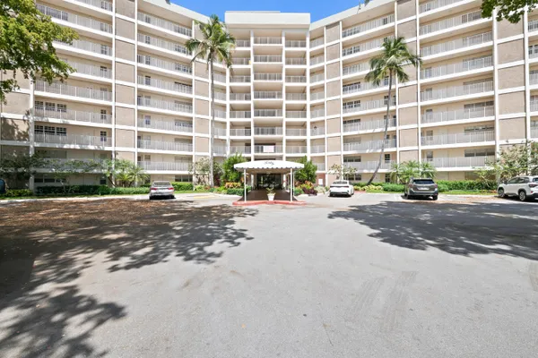$1,800 | 3051 North Course Drive, Unit 211, Pompano Beach, FL 33069