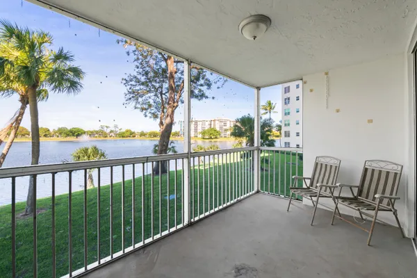 $1,800 | 3051 North Course Drive, Unit 211, Pompano Beach, FL 33069