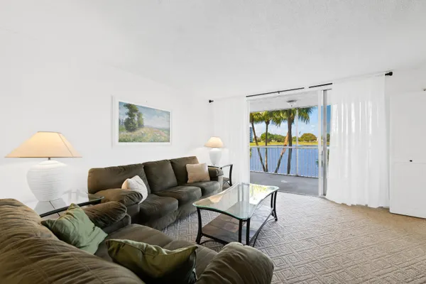 $1,800 | 3051 North Course Drive, Unit 211, Pompano Beach, FL 33069