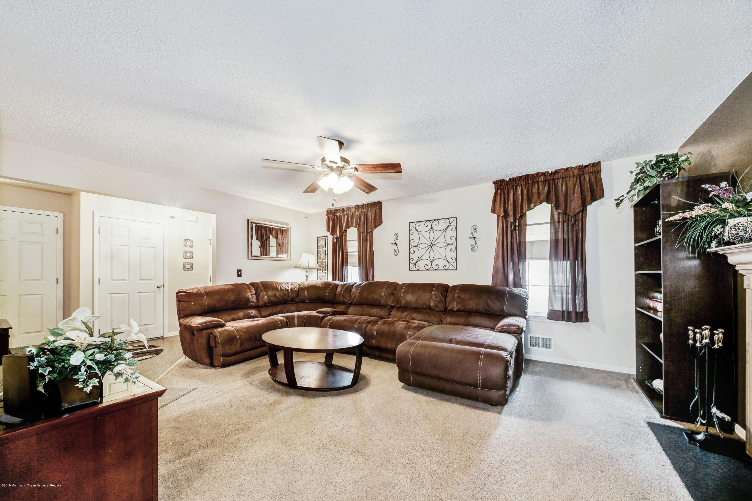 8 Yosemite Road Howell, NJ 07731 - Photo 12 of 27 006_8_Yosemite_Rd_279530_488387