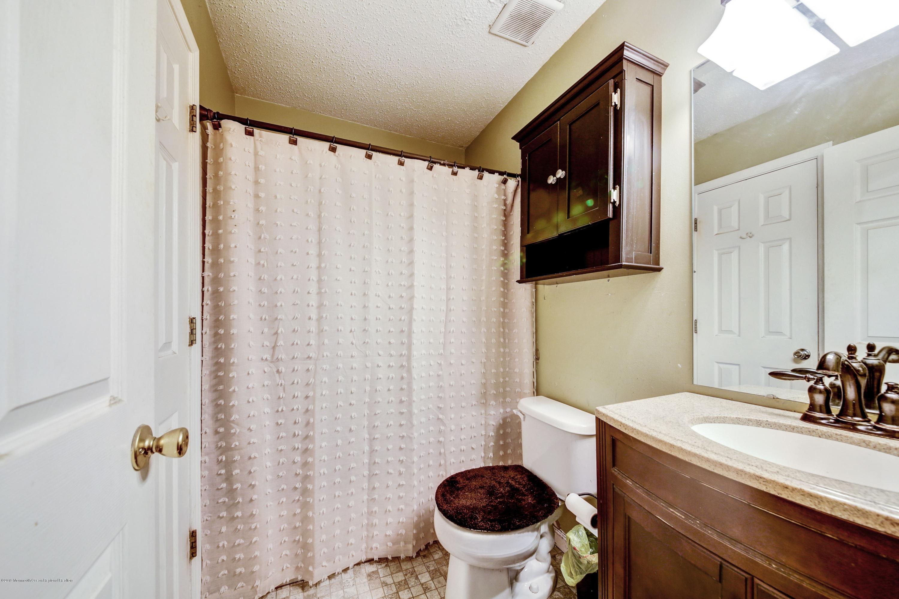 8 Yosemite Road Howell, NJ 07731 - Photo 21 of 27 015_8_Yosemite_Rd_279530_488387
