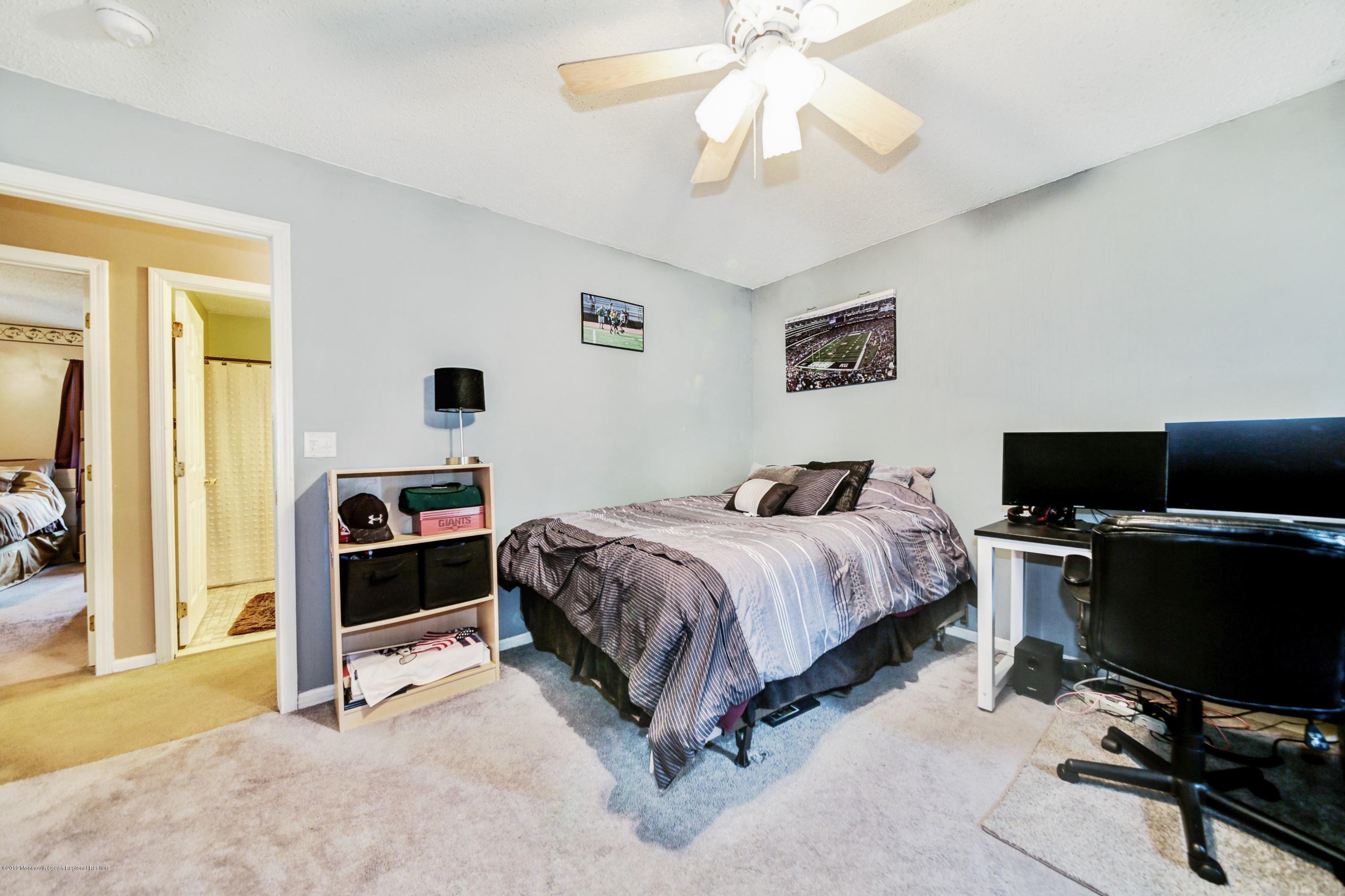 8 Yosemite Road Howell, NJ 07731 - Photo 23 of 27 019_8_Yosemite_Rd_279530_488387 (1)