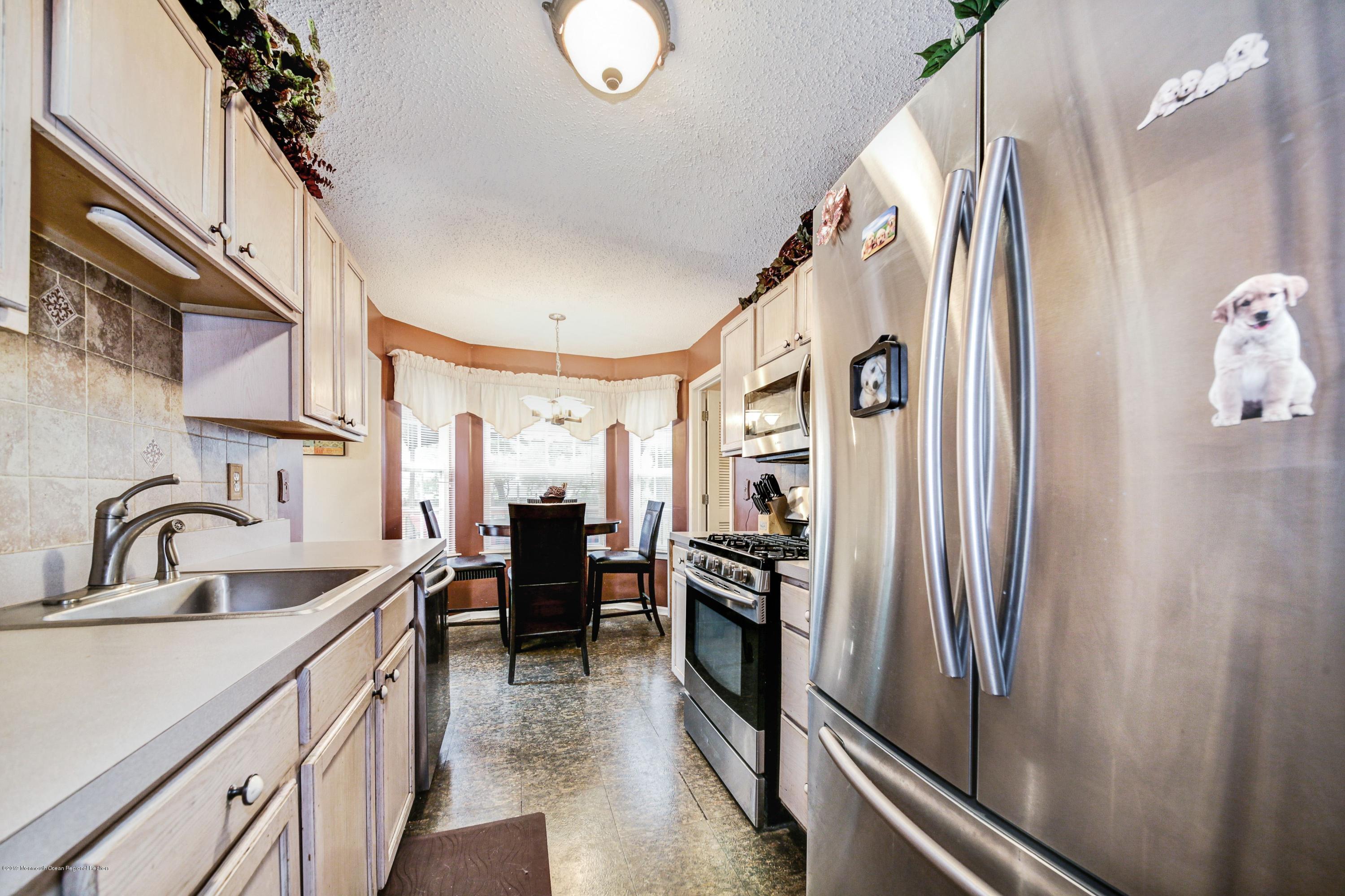 8 Yosemite Road Howell, NJ 07731 - Photo 9 of 27 009_8_Yosemite_Rd_279530_488387