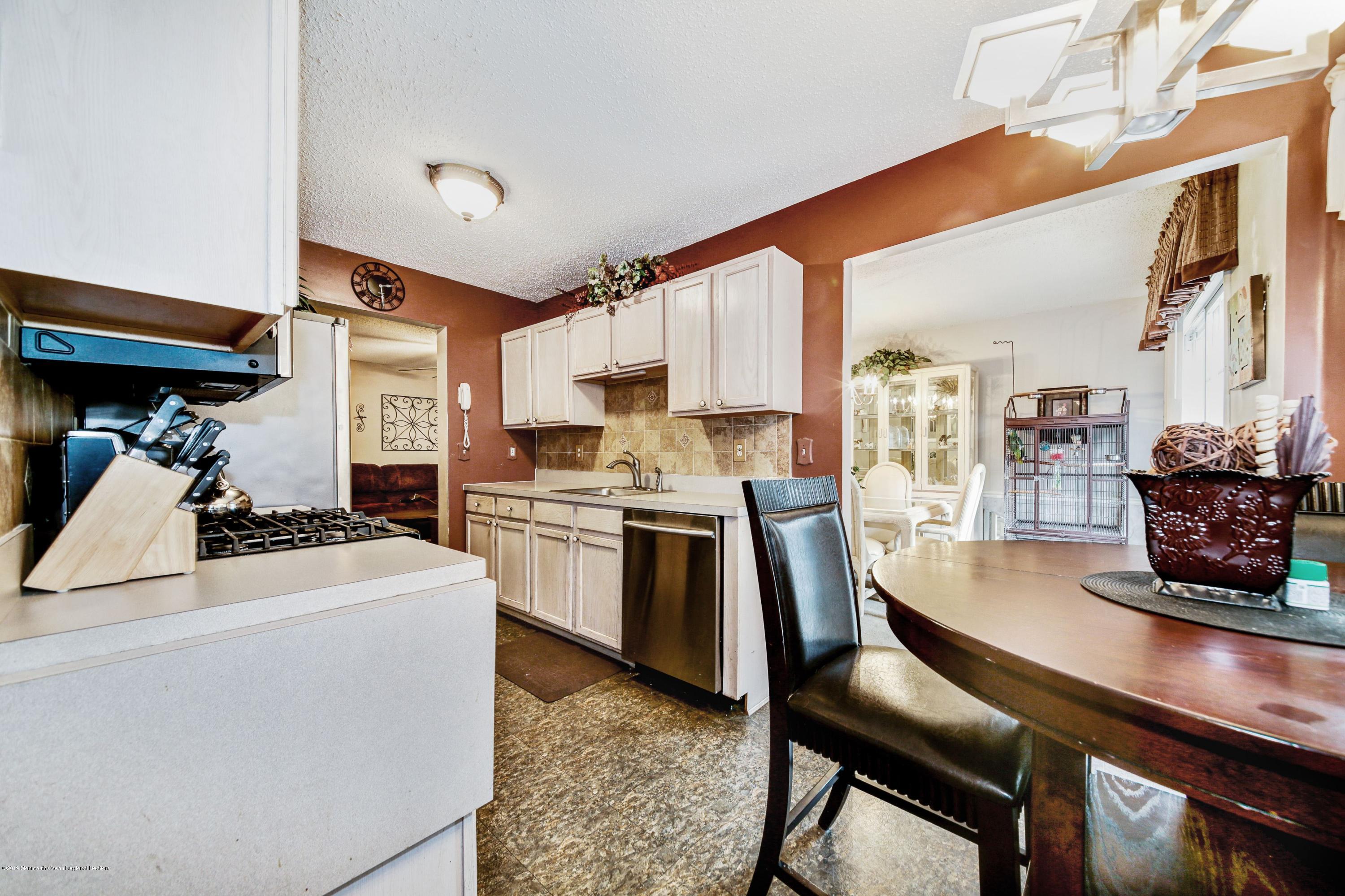 8 Yosemite Road Howell, NJ 07731 - Photo 10 of 27 010_8_Yosemite_Rd_279530_488387