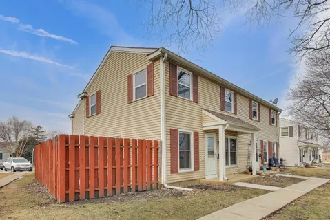 $319,995 | 1834 Jamestown Circle, Hoffman Estates, IL 60169