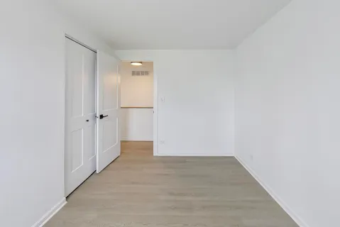 $319,995 | 1834 Jamestown Circle, Hoffman Estates, IL 60169