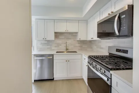 $319,995 | 1834 Jamestown Circle, Hoffman Estates, IL 60169