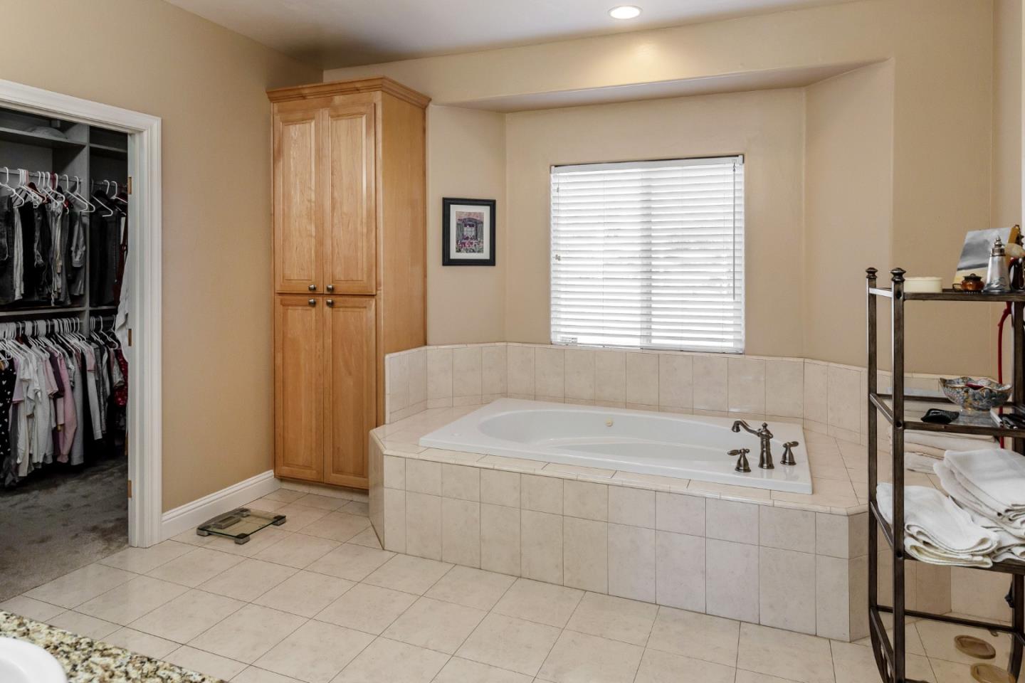741 Riverside Road Hollister, CA 95023 - Photo 14 of 38 Gallery Image 14