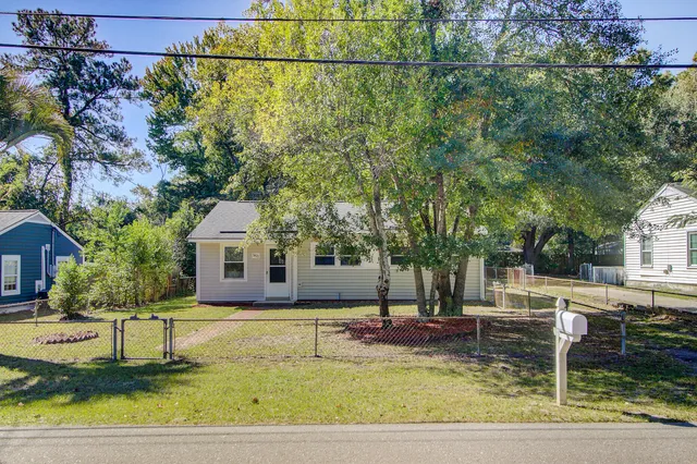 $389,900 | 5821 Robinhood Drive, Hanahan, SC 29410