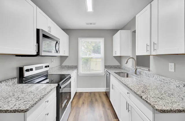 $389,900 | 5821 Robinhood Drive, Hanahan, SC 29410