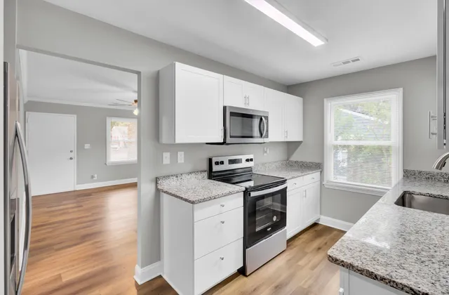 $389,900 | 5821 Robinhood Drive, Hanahan, SC 29410