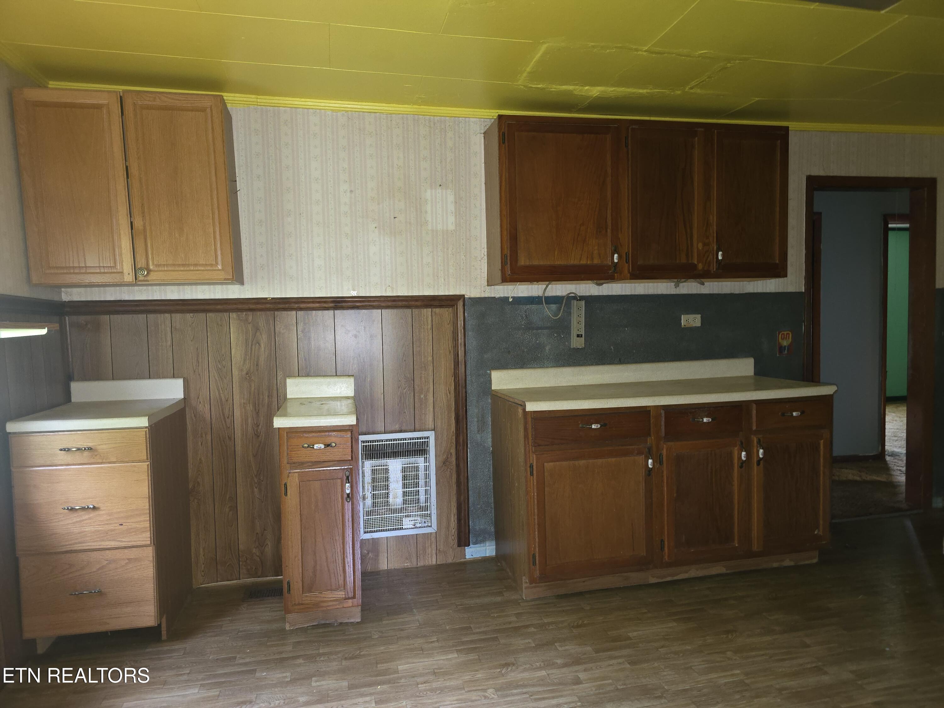 404 Cedar Fork Road Tazewell, TN 37879 - Photo 5 of 23 20250805_191232