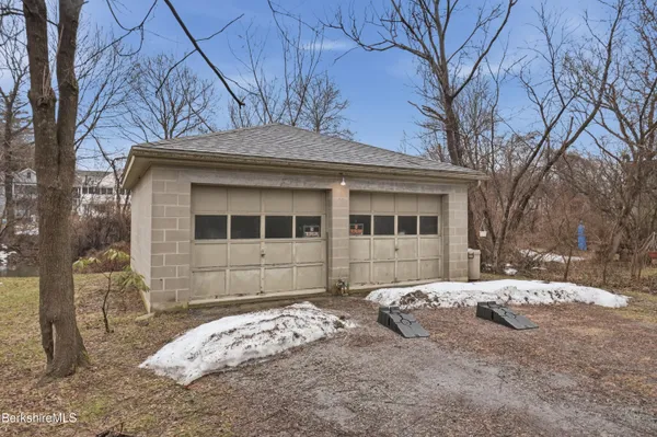 $199,900 | 153 Dewey Avenue, Pittsfield, MA 01201