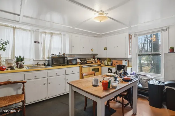 $199,900 | 153 Dewey Avenue, Pittsfield, MA 01201