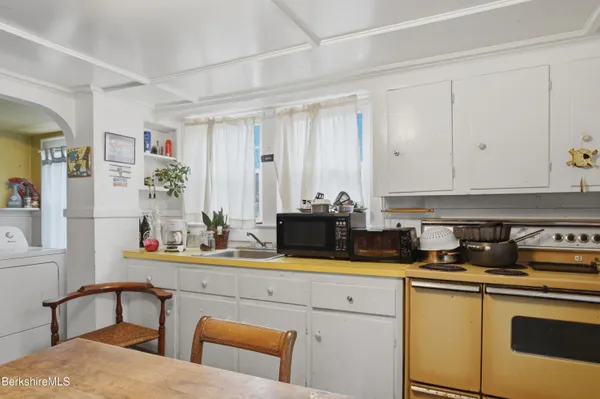 $199,900 | 153 Dewey Avenue, Pittsfield, MA 01201