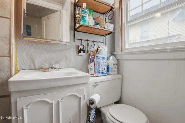 $199,900 | 153 Dewey Avenue, Pittsfield, MA 01201