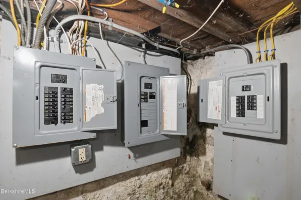 $199,900 | 153 Dewey Avenue, Pittsfield, MA 01201