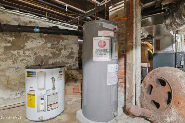 $199,900 | 153 Dewey Avenue, Pittsfield, MA 01201