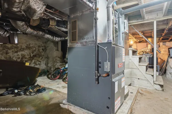 $199,900 | 153 Dewey Avenue, Pittsfield, MA 01201