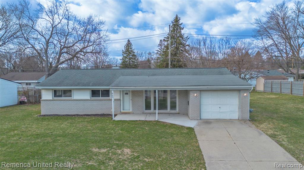 945 North Commerce Road Commerce Township, MI 48382 - Photo 2 of 59