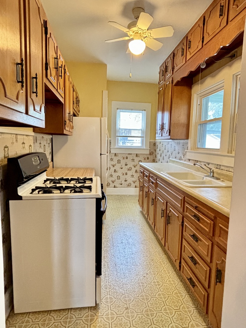 808 South Walnut Street Pontiac, IL 61764 - Photo 13 of 34 Gallery Image 13