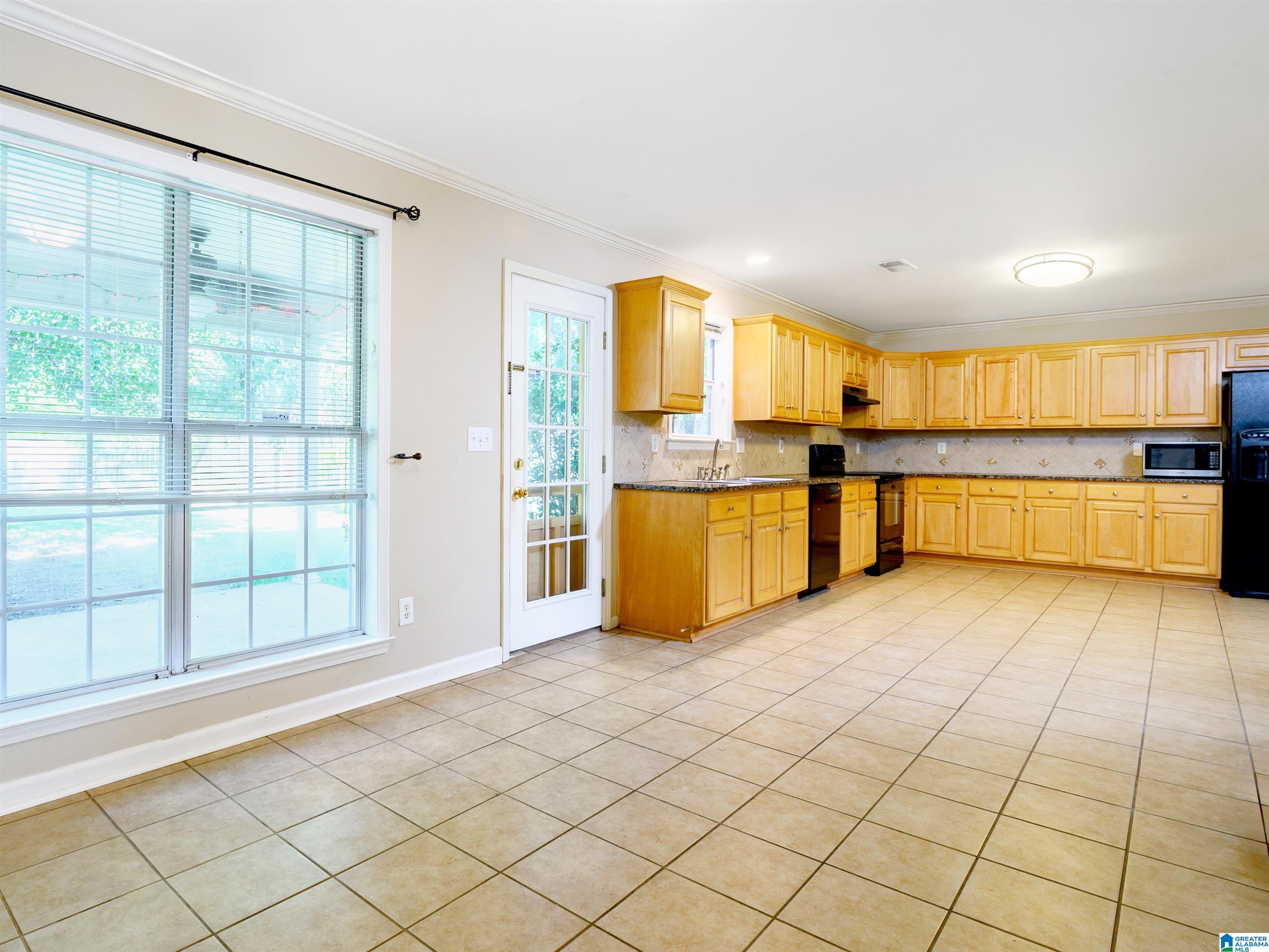 208 Warwick Lane Alabaster, AL 35007 - Photo 9 of 20