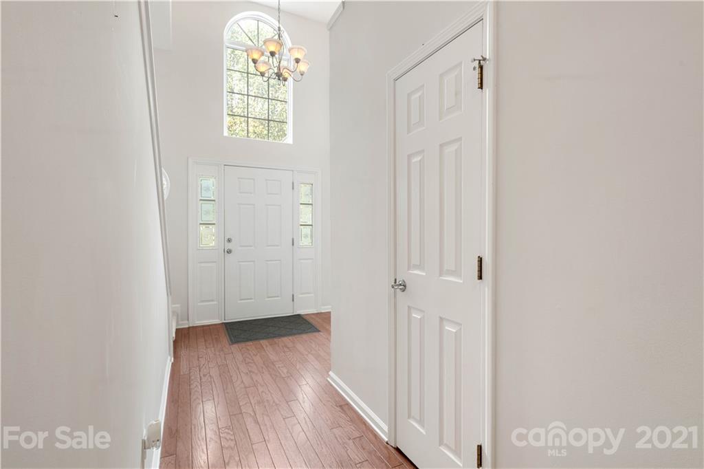12608 Cardinal Point Road Charlotte, NC 28269 - Photo 5 of 28 Gallery Image 5