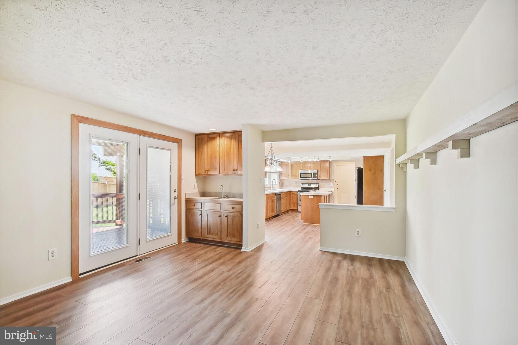 1402 Kingstream Drive Herndon, VA 20170 - Photo 2 of 20