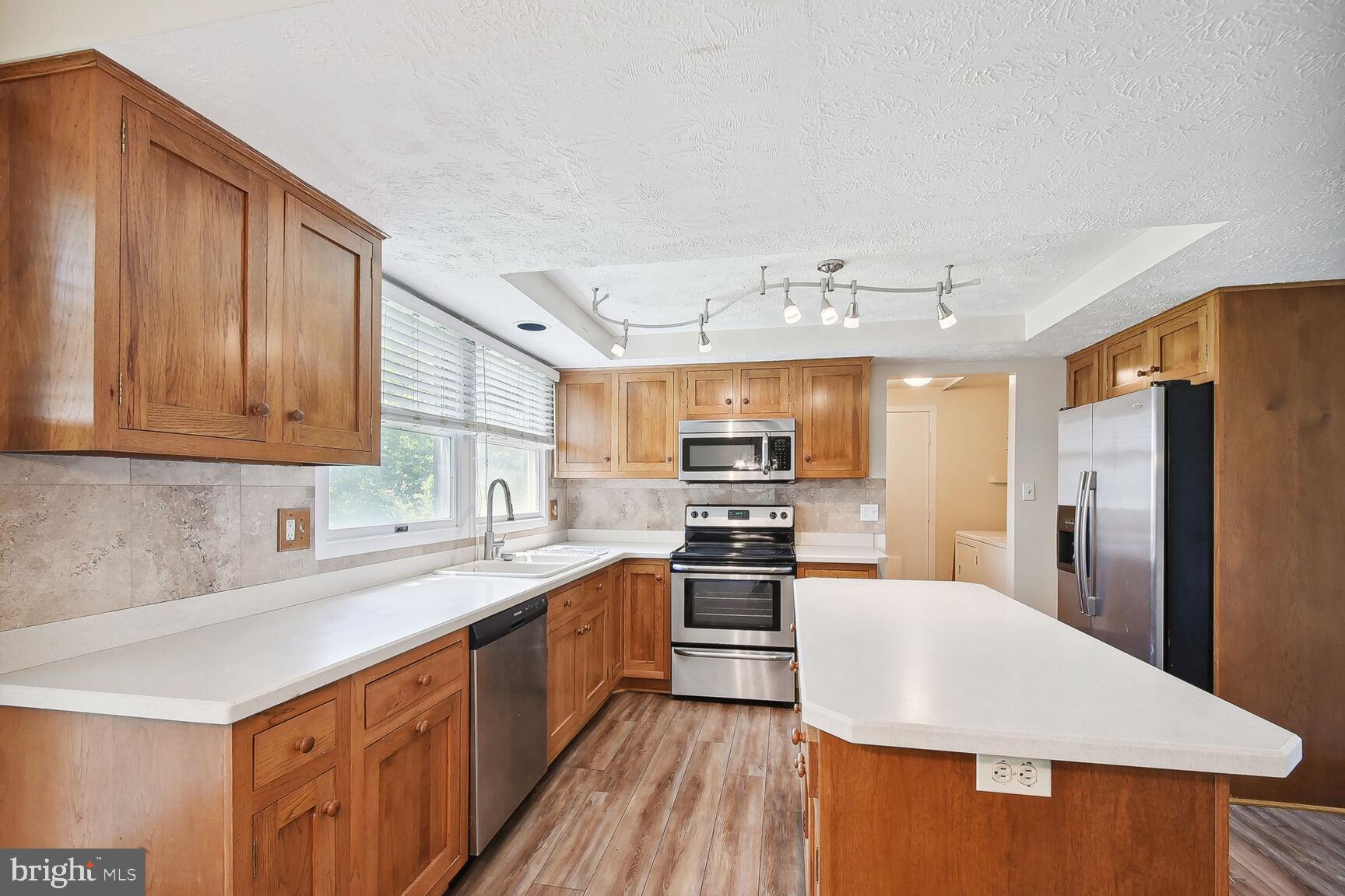 1402 Kingstream Drive Herndon, VA 20170 - Photo 4 of 20