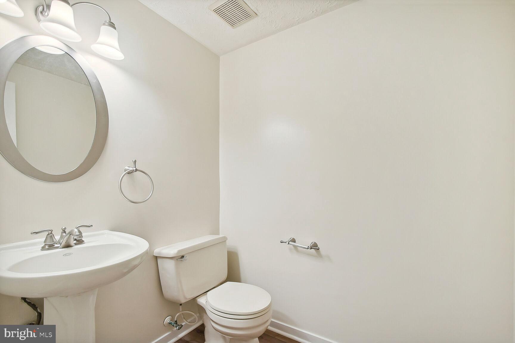 1402 Kingstream Drive Herndon, VA 20170 - Photo 7 of 20