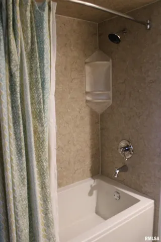 $202,000 | 3542 Cedarview Court, Unit 3542, Bettendorf, IA 52722