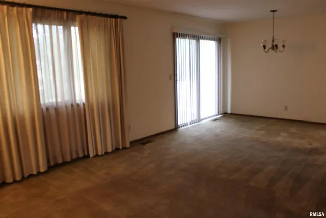 $202,000 | 3542 Cedarview Court, Unit 3542, Bettendorf, IA 52722