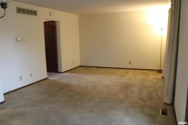 $202,000 | 3542 Cedarview Court, Unit 3542, Bettendorf, IA 52722