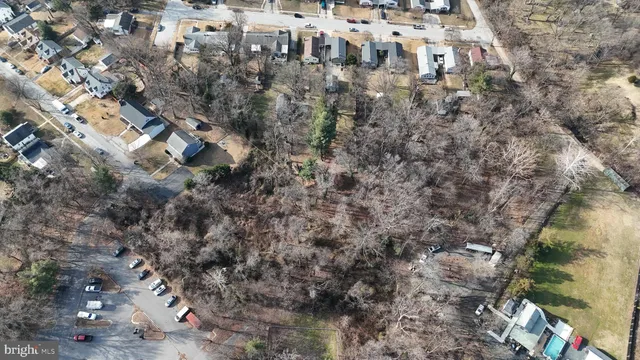 a view of residential houses with outdoor space